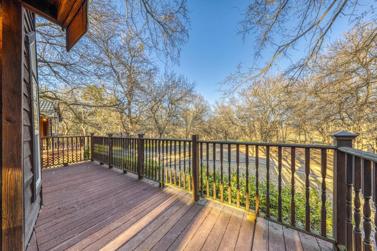 Вилла The Pecan @ Mendelbaum Winery Guest Cabins Фредериксберг Экстерьер фото