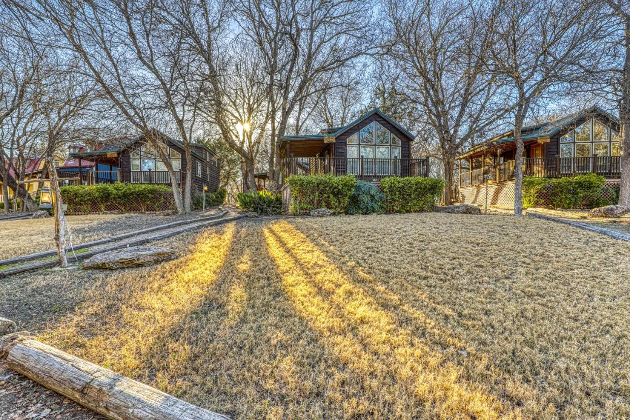 Вилла The Pecan @ Mendelbaum Winery Guest Cabins Фредериксберг Экстерьер фото