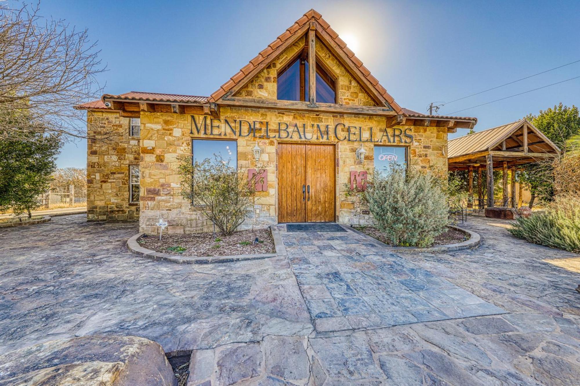 Вилла The Pecan @ Mendelbaum Winery Guest Cabins Фредериксберг Экстерьер фото