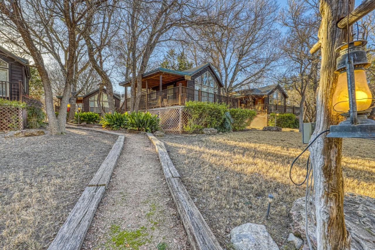 Вилла The Pecan @ Mendelbaum Winery Guest Cabins Фредериксберг Экстерьер фото