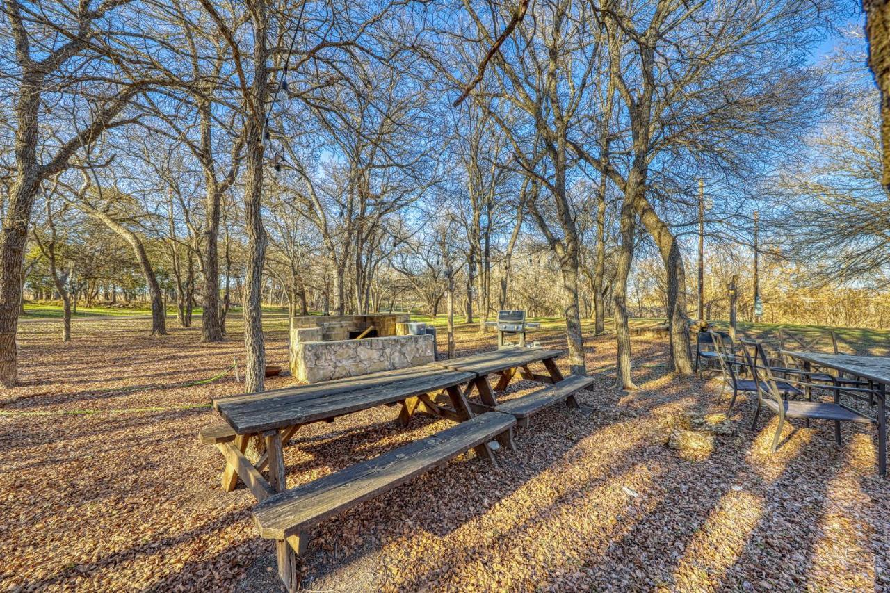 Вилла The Pecan @ Mendelbaum Winery Guest Cabins Фредериксберг Экстерьер фото